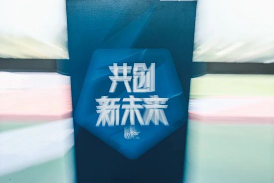 两个人一前一后攻击叙述
